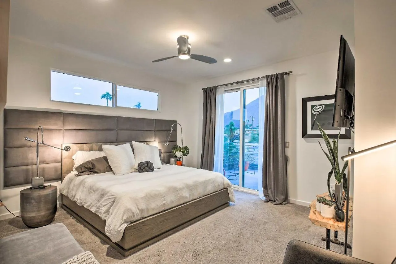 Luxe Palm Springs Home With Mountain-View Pool Deck