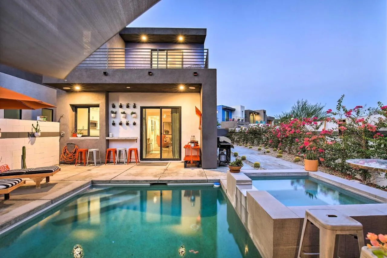 Casa de Férias Luxe Palm Springs Home With Mountain-View Pool Deck