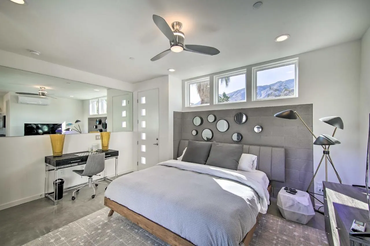Luxe Palm Springs Home With Mountain-View Pool Deck Casa de Férias